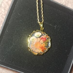 Elondra Floral Gold Pendant Necklace